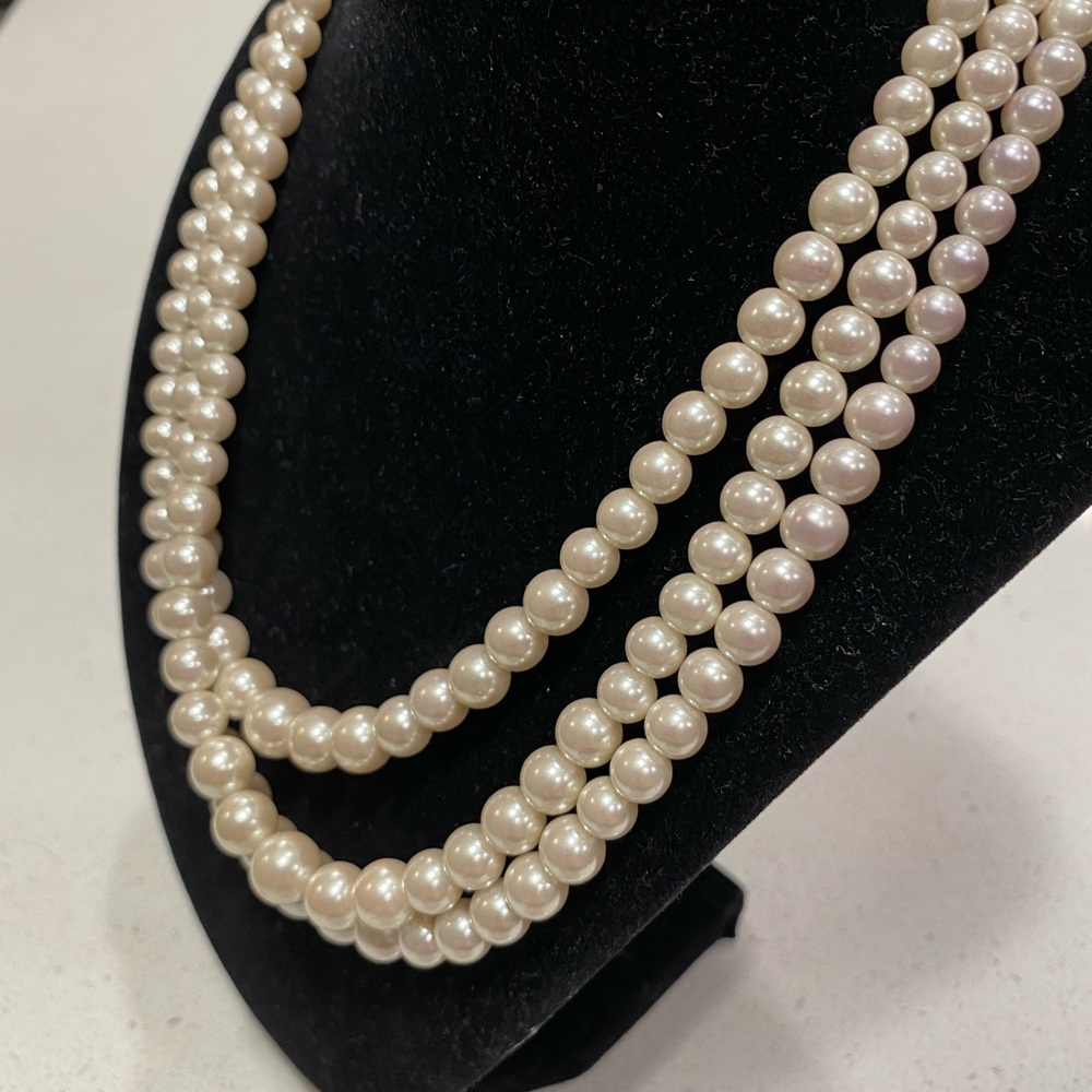 Tri- Layered Lightweight Pearl Necklace 💋 - Picture 6 of 16
